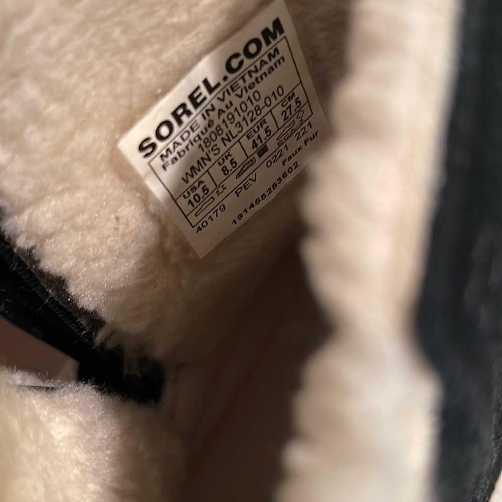 EUC Women’s Sorel black s shirt suede books with fleece lining size 10 1/2.